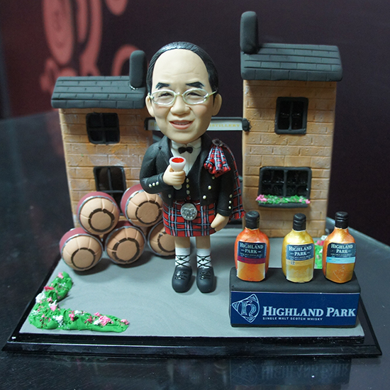 酒吧公仔場景，一個個酒桶，搭配帥氣的調酒師，真的太酷了！！